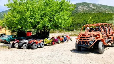 Saklıkent UTV turu boyunca toprak yollar, su geçişleri ve doğanın tam kalbinde i